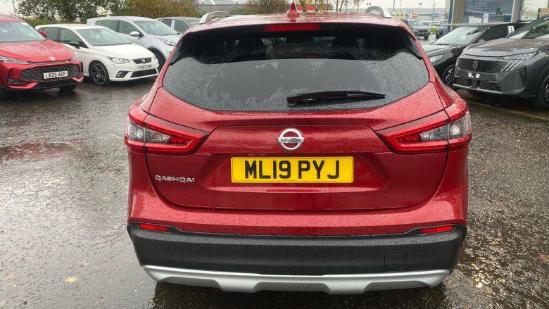 Nissan Qashqai 1.3 DiG-T N-Motion 5dr Petrol Hatchback